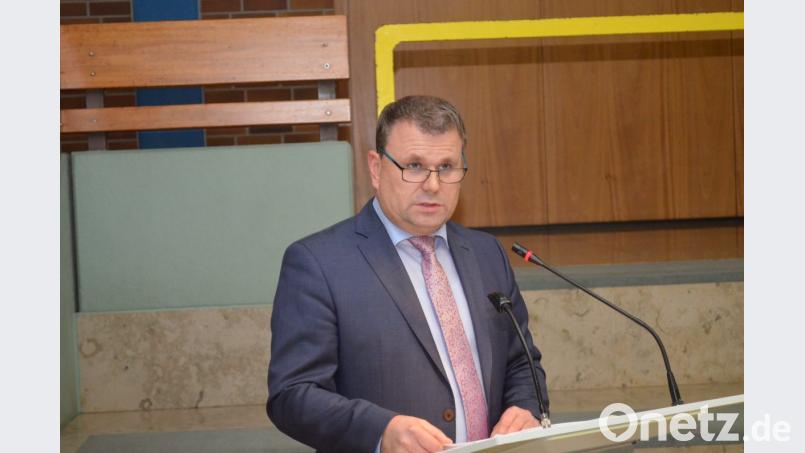 Bürgermeister Karl-Heinz Budnik nimmt zur aktuellen Entwicklung der Stadt Stellung. Bild: fz