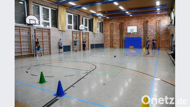 Bei der Turnhalle der Mittelschule steht die Innensanierung an. Schüler und andere Sportler ziehen dann in Ausweichquartiere. Bild: Gabi Schönberger