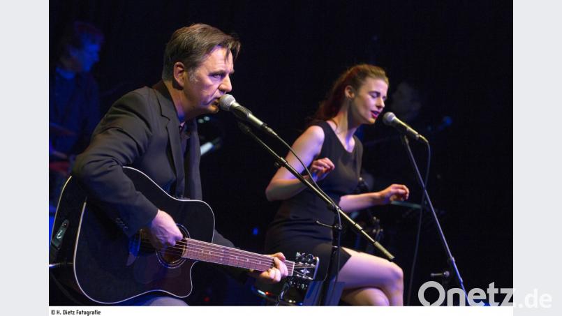 Volker Ringe und Julia Leinweber schlüpften im Theater Hof in die Rollen von Johnny Cash und dessen Ehefrau June Bild: H. Dietz Fotografie/Theater Hof