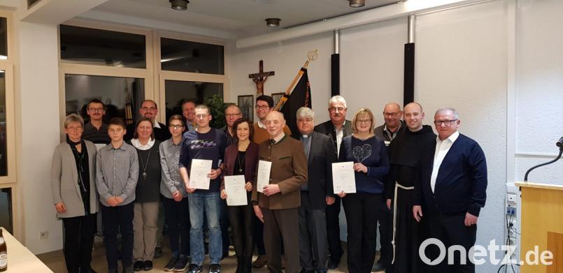 Die Kolpingsfamilie ehrt langjährige Mitglieder beim Kolpinggedenktag. Bild: krb