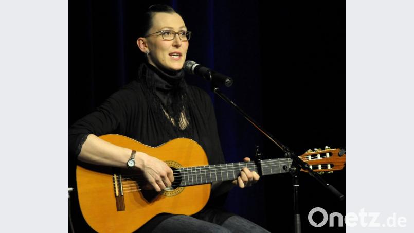 Martina Schwarzmann muss ihren Auftritt beim Burschenfest absagen: Die Kabarettistin ist schwanger und entbindet im Mai. Bild: Petra Hartl