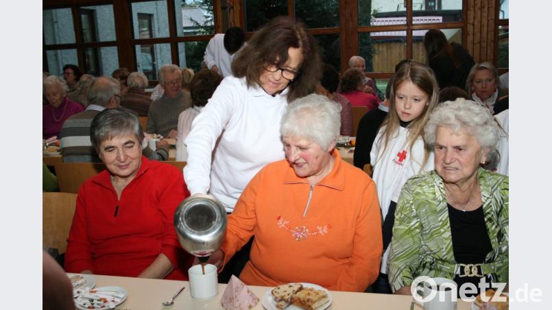 Die Helfer des BRK Friedenfels kümmern sich vorbildlich um die Senioren. Bild: roh