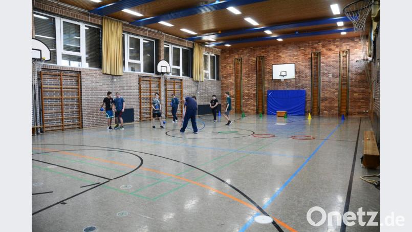 Bei der Turnhalle der Mittelschule steht die Innensanierung an. Schüler und andere Sportler ziehen dann in Ausweichquartiere. Bild: Gabi Schönberger