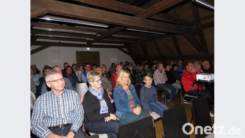 Ganz leise waren die Zuhörer, als Uwe Kalliwoda von seinem aufregenden Leben berichtete. Bild: ubb