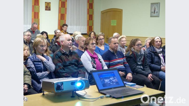 Interessiert verfolgten die Zuhörer den Ausführungen des Referenten Pater Matthias Karl OSB) Bild: njn