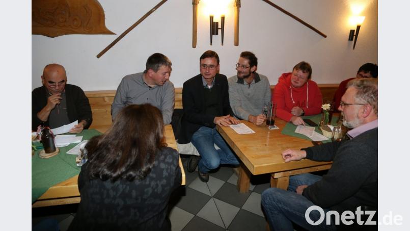 Integrationslotse David Runschke (Bildmitte) beim Helfertreffen. Bild: rw