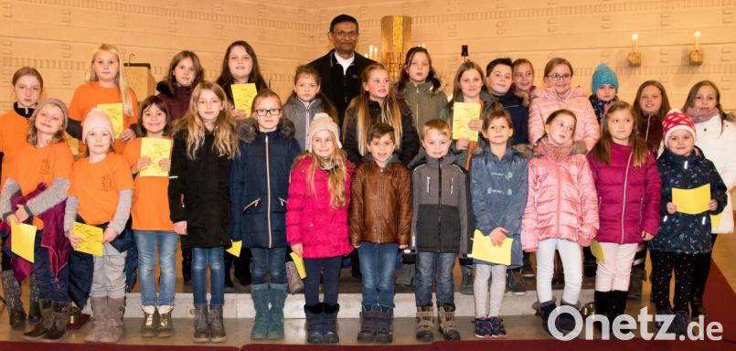 Viele Mädchen und Buben sind momentan beim Kindersingkreis. Zusammen mit einigen Müttern gestalten sie den Familiengottesdienst am Vorabend zum ersten Advent. Bild: lep