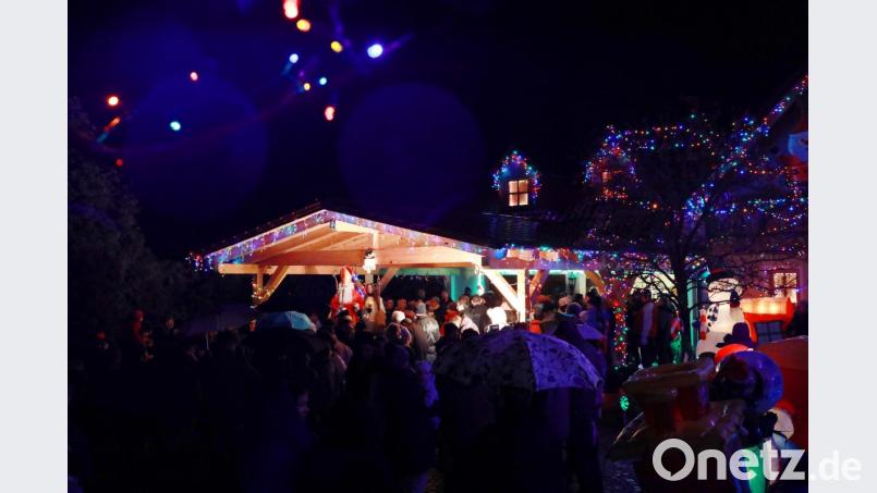 Im Biederman-Anwesen in der Tirschenreuther Straße veranstaltete die Siedlergemeinschaft im Lichtermeer ihre Nikolausfeier. Bild: njn