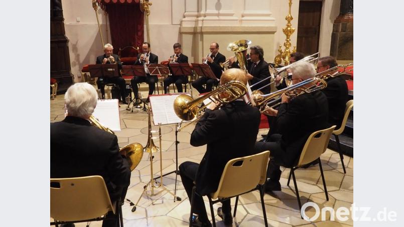 Das virtuos glänzende Blechbläserensemble unter Leitung von Ludwig Güttler begeisterte bei zwei ausverkauften Konzerten in der strahlenden Basilika Waldsassen. Bild: Franz Lahm