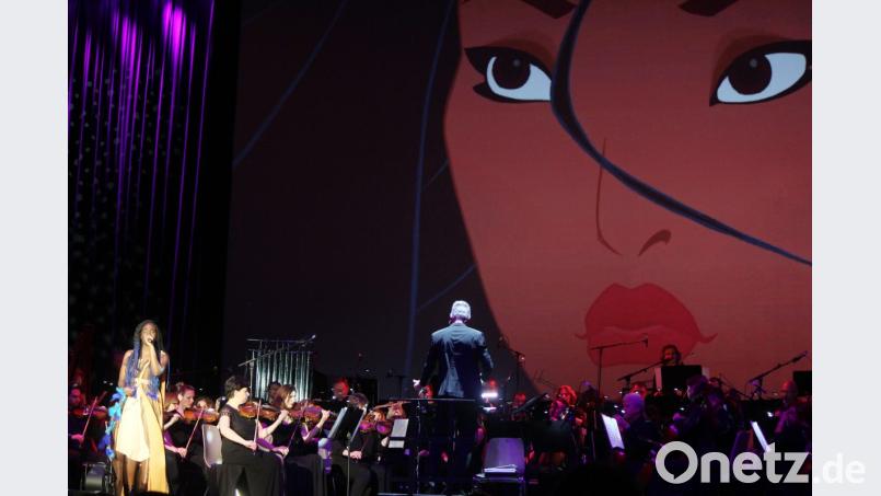 Stars aus dem Disney-Kosmos - hier "Pocahontas" von Ivy Quainoo - wurden zum Tourauftakt der "Disney in Concert"-Reihe in Hof zum Leben erweckt Bild: Stiegler