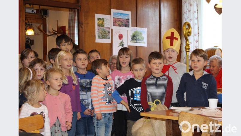 Auch die musikalische Einlage der Kindergarten- und Schulkinder aus Weidenthal kam gut beim Publikum an. Bild: ema