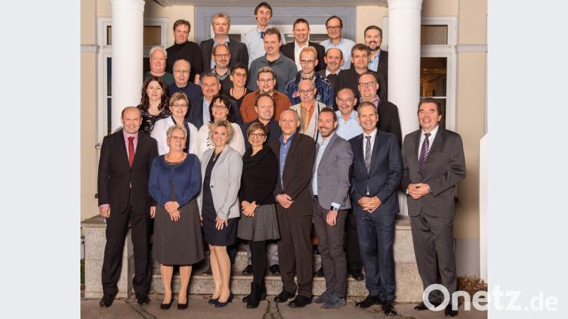 26 Conrad-Mitarbeiter werden für jeweils 25-jährige Betriebszugehörigkeit geehrt. Bild: exb