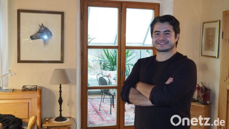 Ibrahim Yesilay im Wohnzimmer der Familie Globisch in Woppenrieth. Bild: fvo