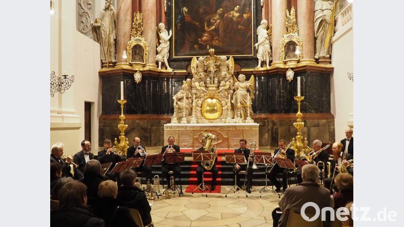 Das virtuos glänzende Blechbläserensemble unter Leitung von Ludwig Güttler begeisterte bei zwei ausverkauften Konzerten in der strahlenden Basilika Waldsassen. Bild: Franz Lahm