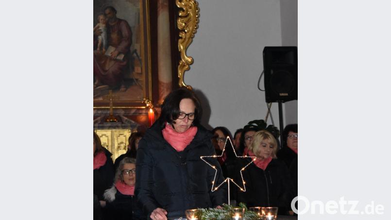 Das Adventsingen in der Hüttener Josefskirche rund um den Chor "ChorAlle!" hatte das Motto: "Sternenzauber im Advent". Bild: rgr