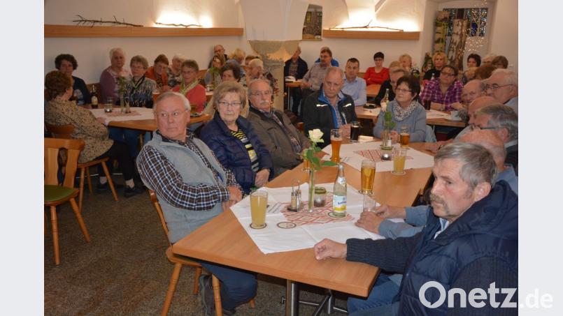 Volles Haus im Gasthof Schiml beim Vortragsabend zum Thema „Heilige und Selige“. Bild: jr
