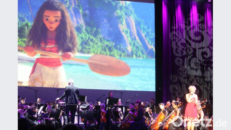Stars aus dem Disney-Kosmos - hier "Vaiana" von Sabrina Weckerlin- wurden zum Tourauftakt der "Disney in Concert"-Reihe in Hof zum Leben erweckt Bild: stg