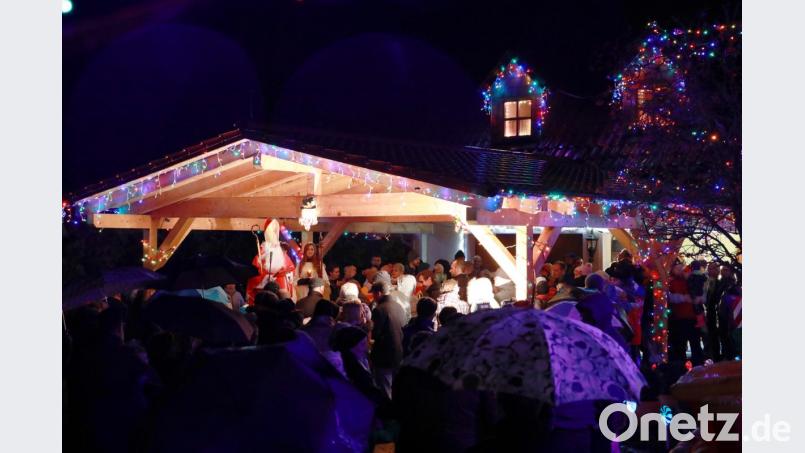 Im Biederman-Anwesen in der Tirschenreuther Straße veranstaltete die Siedlergemeinschaft im Lichtermeer ihre Nikolausfeier. Bild: njn