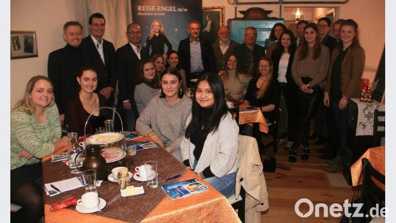 Business-Brunch zum Jubiläum: Auch ehemalige Fachschülerinnen sind unter den Gästen. Bild: wro