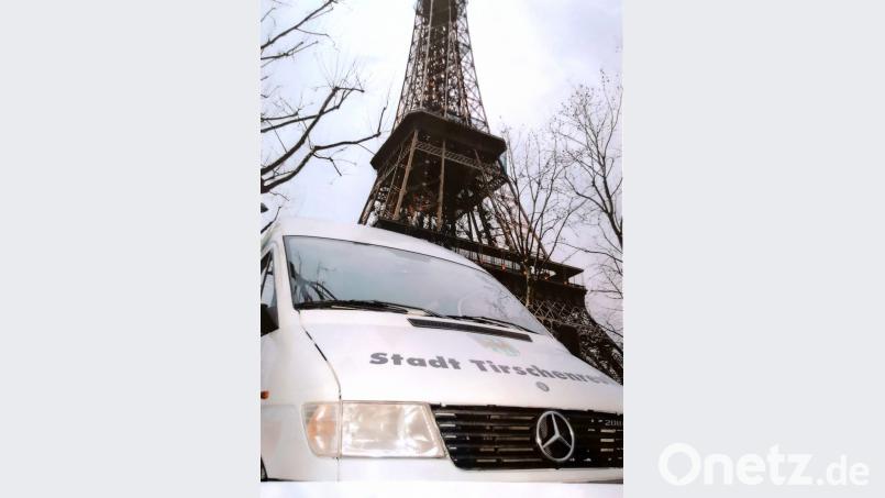 Viele Orte in Europa haben die Vereinsbusse schon gesehen, etwa den Eiffelturm in Paris. Seit der Einführung haben die vier Fahrzeuge insgesamt schon 1,14 Millionen Kilometer zurückgelegt. Bild: Privat