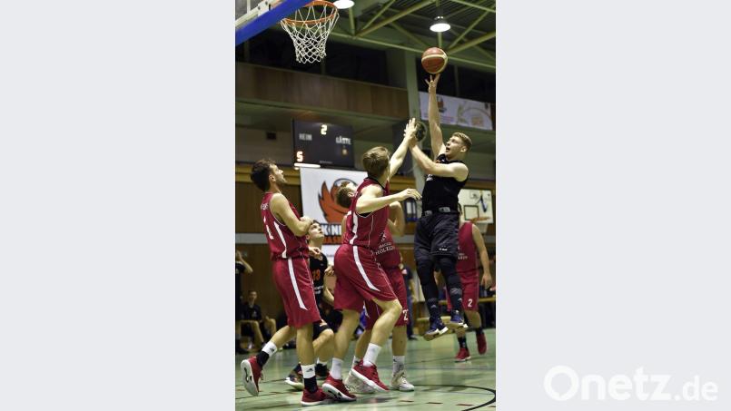 Gegen die Zonenverteidigung Bambergs werden die Neustädter wie gegen Litzendorf (am Ball Jakob Sailer) ständig attackieren müssen. Bild: Büttner, Gerhard