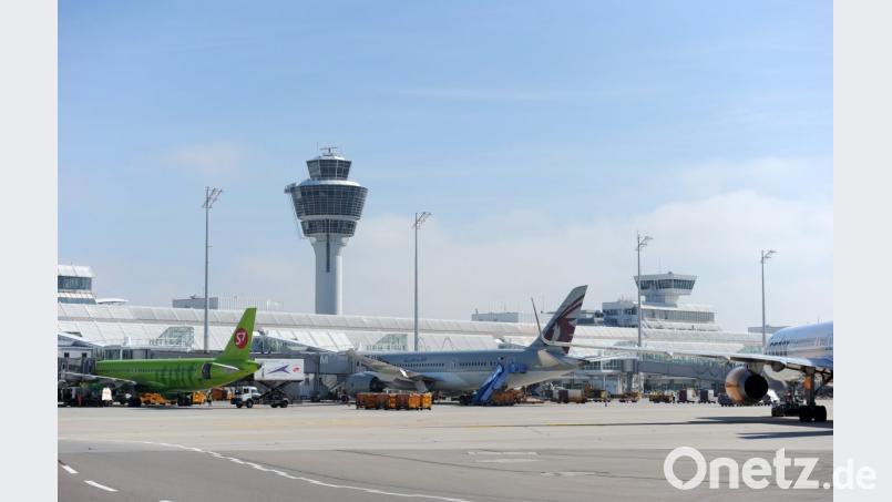Zwar geht es von Regensburg künftig direkt mit der Bahn zum Flüghafen München, aber Reisende aus Weiden müssen an der Donau umsteigen. Bild:  Andreas Gebert/dpa