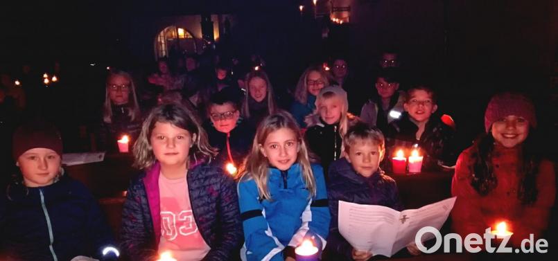 Die meditative Atmosphäre in der Pfarrkirche Friedenfels gefällt nicht nur den jungen Christen. Bild: exb