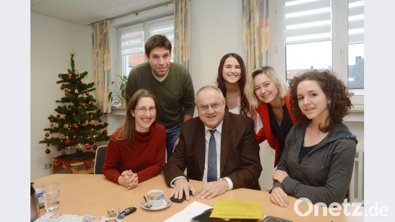 Senioren, Jugendliche, Alleinerziehende: Menschen mit psychischen Problemen gibt es überall, wissen Sonja Dobmeier (Zweite von rechts) mit ihrem Team und Lothar Höher (Mitte). Bild: Gabi Schönberger