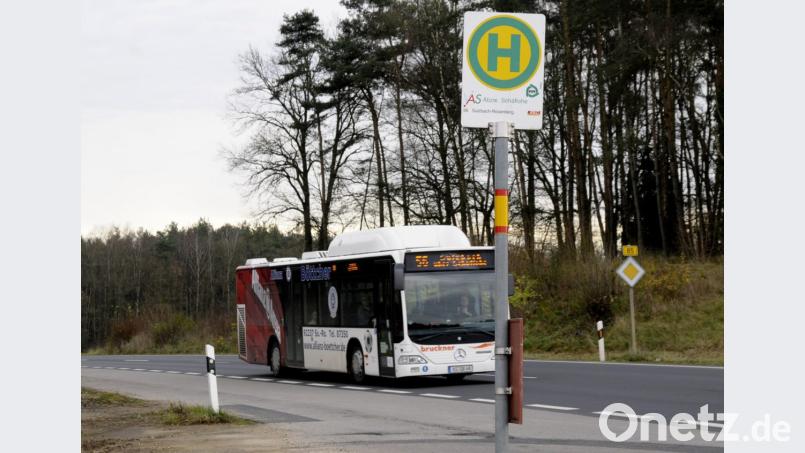 Der busgebundene Personennahverkehr auf dem Land (Symbolbild) hat es schwer. Die Fahrgastzahlen sind weit davon entfernt, Linien rentabel zu betreiben. Das Rufbus-Konzept soll die Defizite minimieren und Linienverkehr bedarfsgerecht gestalten, bevor er ganz eingestellt werden muss. Bild: Hartl