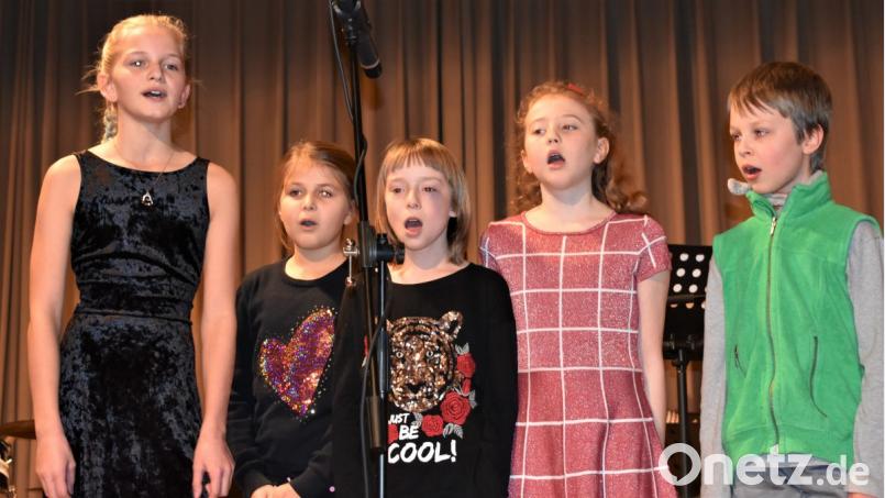 Beim Adventskonzert des Musikvereins &quot;Klingende Töne&quot; gab es auch Gesangskünstler. Bild: rgr