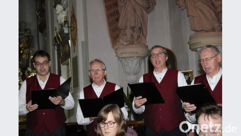 Mit viel Leidenschaft interpretierte der Gebenbacher Viergesang die adventlichen Weisen, die von der Verkündigung des Engels des Herrn, der beschwerlichen Reise nach Bethlehem und der Herbergssuche erzählen. Bild: ads