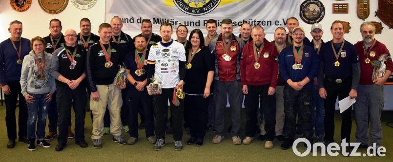 Die Gewinner mit den Medaillen aus dem "Santa Claus Cup" der SLG Ostmark. Bild: R. Kreuzer