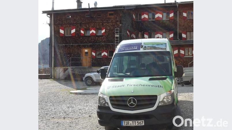 Bis zur Karlsbader Hütte ist der Vereinsbus schon geklettert. Bild: Privat