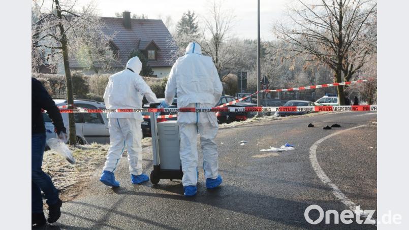 Die Spurensicherung in Neunkirchen bei Weiden. 	 Bild: Schönberger Bild: gsb