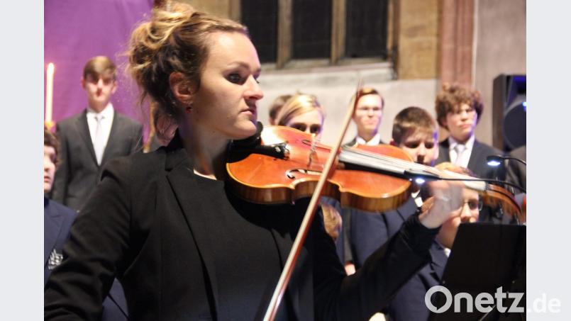 Besonders gut fügte sich auch die Begleitung von Theresa Seethaler an der Violine und Birgit Brücklmayr am Klavier in das Gesamtkunstwerk mit ein. Aber auch die &quot;Sonate in A-Dur&quot; von J. S. Bach wurde von den beiden perfekt intoniert. Bild: hir