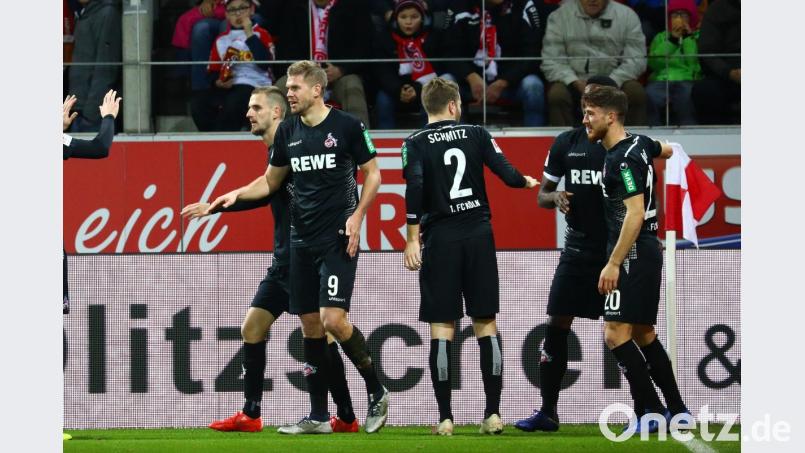 Simon Terodde (2. von links) erzielt das 1:0 für Köln. Bild: Jahn Regensburg