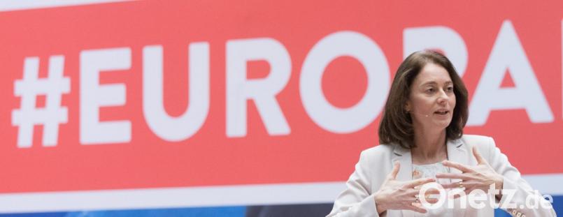Bundesjustizministerin Katarina Barley (SPD) spricht bei der Delegiertenkonferenz ihrer Partei im Willy-Brandt-Haus. Sie wurde zur SPD-Spitzenkandidatin für die Europawahl gewählt. Bild: Jörg Carstensen/dpa