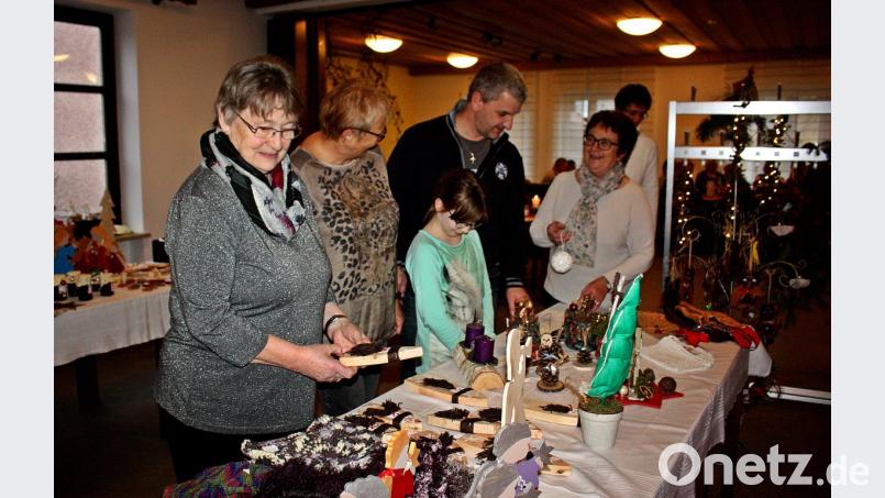 Herrliche adventliche Gegenstände bietet der Frauenbund beim Adventsmarkt im Pfarrheim an. Bild: R. Kreuzer