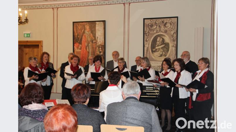 Der Gesang- und Orchesterverein Pfreimd stellte Tanzlieder in den Mittelpunkt des Konzerts. Bild: exb