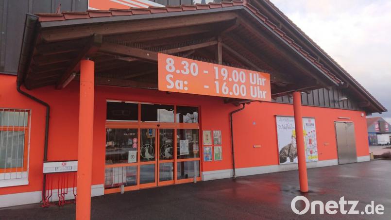 Der Getränkemarkt im Gewerbegebiet "Am Brunnfeld" wurde am Samstag überfallen. Bild: ch