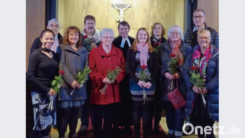 Blumen für die Damen in den neuen Kirchenvorständen. Bild: exb