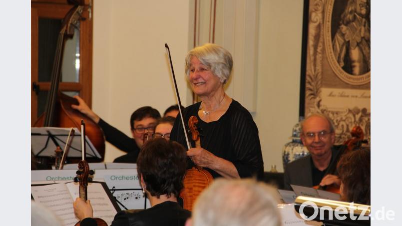Applaus für Rita Bier: Sie gehört dem Orchester 64 Jahre an Bild: exb