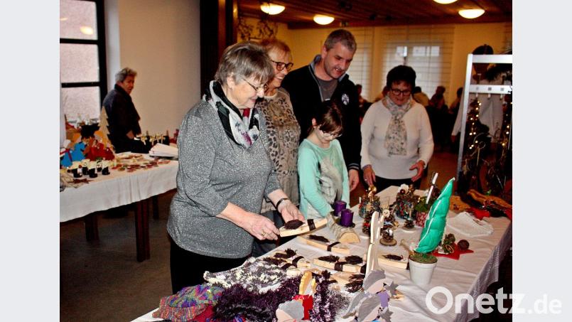 Herrliche adventliche Gegenstände bietet der Frauenbund beim Adventsmarkt im Pfarrheim an. Bild: R. Kreuzer
