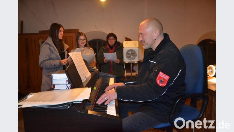 Den Festgottesdienst zum Patrozinium der Ortskirche Burgtreswitz gestaltet die Gruppe „Deaurata Cantus“ aus Waldau unter der Leitung und an der Orgel Hans-Josef Völkl mit. Bild: gi