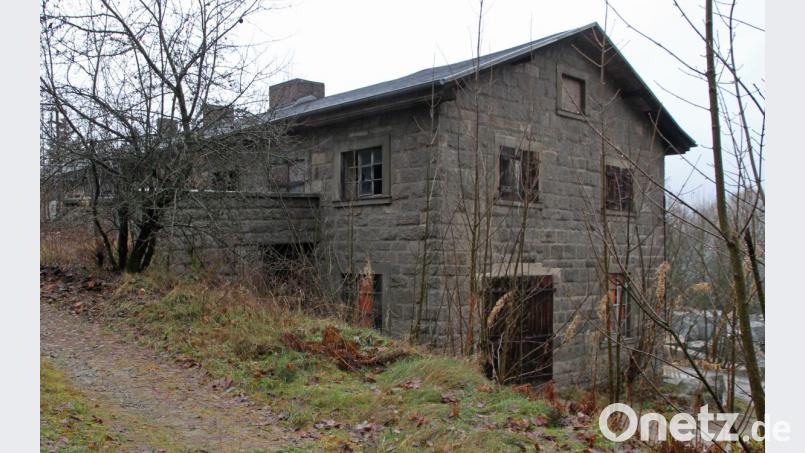 Auch markante Granitgebäude sind im Osti-Steinbruch zu finden. Sie stammen aus der Zeit des Konzentrationslagers. Um das Gelände gibt es derzeit Meinungsdifferenzen. Bild: nm