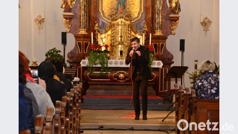 Christoph Baierl beweist mit der Liedauswahl beim Adventskonzert in der Kreuzbergkirche ein gutes Händchen. Bild: bey