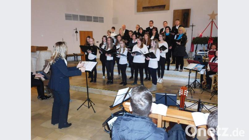 Die Sänger bereiten sich auf das Konzert am dritten Adventssonntag vor. Bild: hai