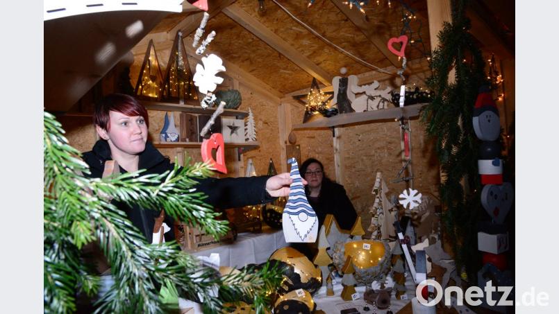 Weihnachtliche Deko aus Holz findet immer wieder Käufer. Bild: bey