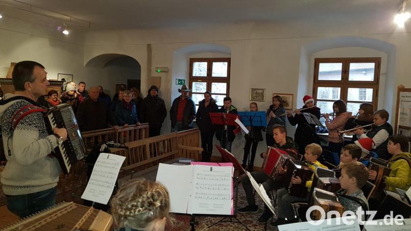 Weihnachtliche Klänge brachte die Musikschule zu Gehör. Bild: gi