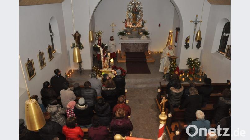 Der Lichtergottesdienst zum Kaimlinger Patrozinium "Maria Immaculata" ist ein besonderes Erlebnis für die Gläubigen und Pfarrer Gerhard Schmidt. Bild: dob